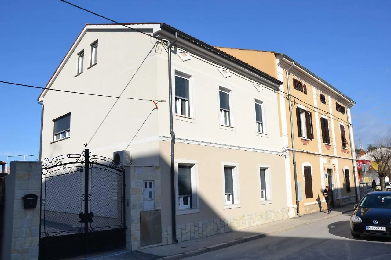 Faveria Apartments Amphitheater With Free Parking Pula Guest house